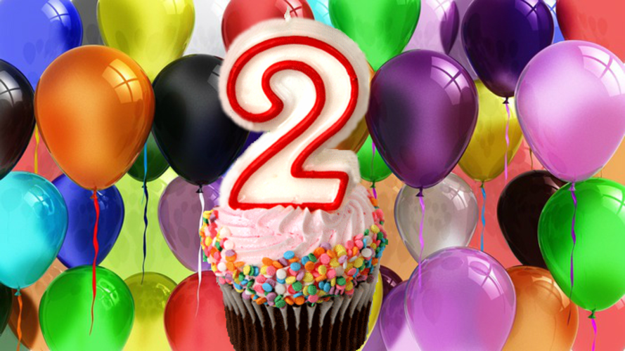 Поздравление с 2 3. Нам 2 годика. С днем рождения 2 года. С днем рождения компании 2 года. Открытки нам 2 года.